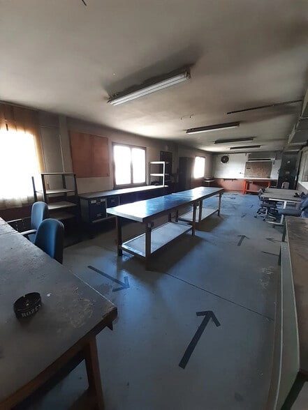 Industrial in Saint-Genis-Laval for sale - Interior Photo - Image 3 of 4