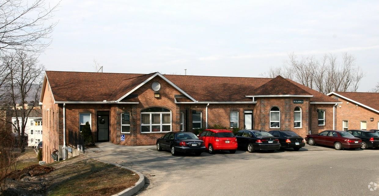 816 Broad St, Meriden, CT 06450 The Beeches