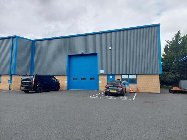 Stadium Clos, Worksop for lease - Building Photo - Image 1 of 4