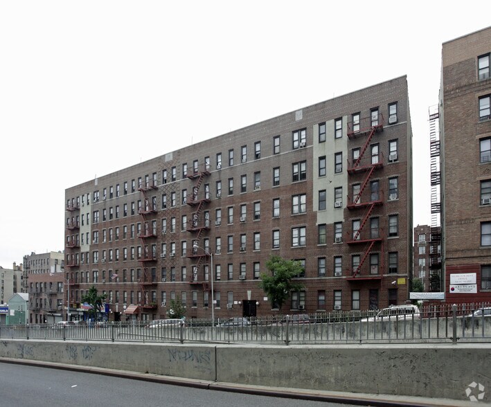 220-226 E 204th St, Bronx, NY for sale - Primary Photo - Image 1 of 1