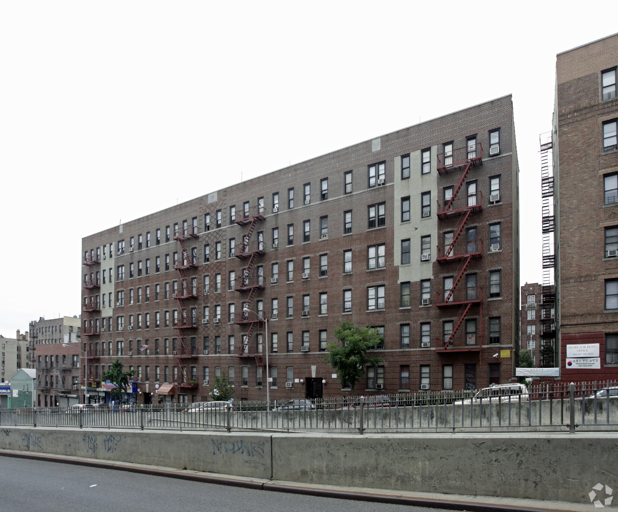 220-226 E 204th St, Bronx, NY for sale Primary Photo- Image 1 of 1