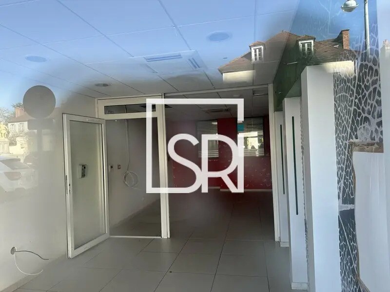 Retail in Randan for sale Interior Photo- Image 1 of 12