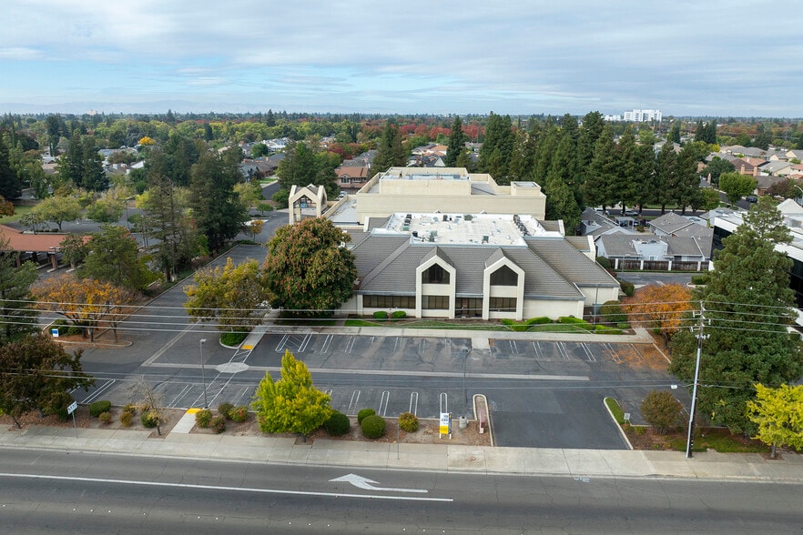 1421 Oakdale Rd, Modesto, CA for lease - Building Photo - Image 3 of 8