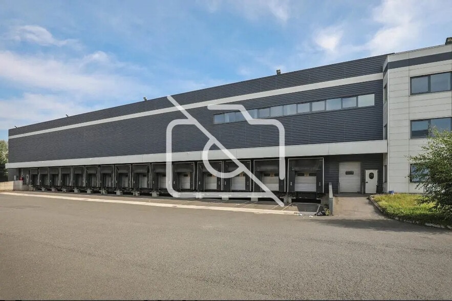 Industrial in Chilly-Mazarin for lease - Building Photo - Image 3 of 7