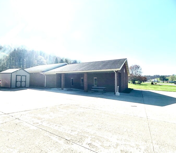 7041 State Route 800 SE, Uhrichsville, OH for sale - Building Photo - Image 1 of 14