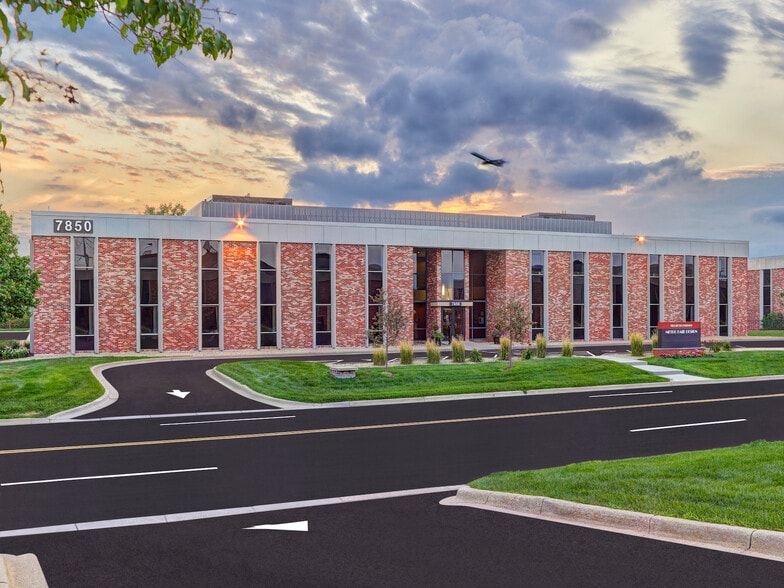 7850 Metro Pky, Bloomington, MN for lease - Building Photo - Image 1 of 5