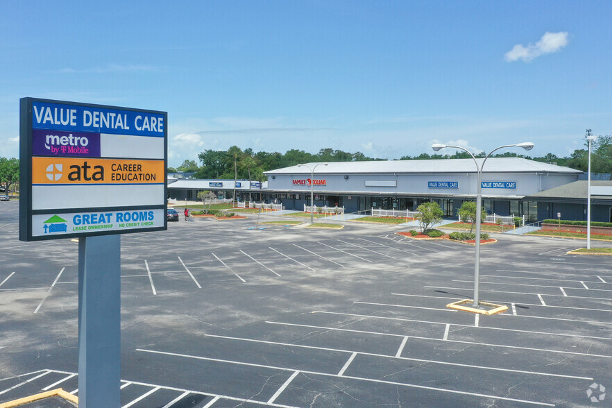 7325-7429 Spring Hill Dr, Spring Hill, FL for lease - Building Photo - Image 2 of 5