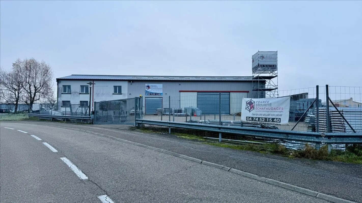 Industrial in Péronnas for lease Building Photo- Image 1 of 11