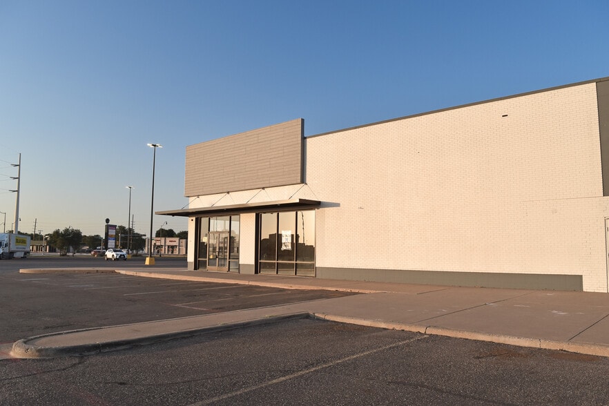 5002 34th St, Lubbock, TX for lease - Building Photo - Image 3 of 15