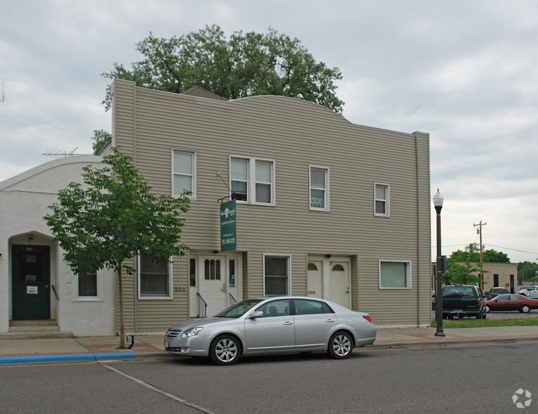 219-223 Asland St S, Cambridge, MN for lease - Building Photo - Image 2 of 2