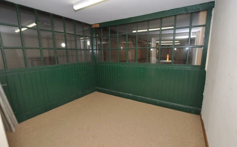 St. John St, Whitland for lease - Interior Photo - Image 2 of 7