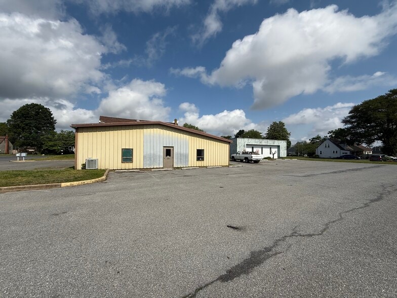 Vepco Park portfolio of 24 properties for sale on LoopNet.com - Building Photo - Image 3 of 7