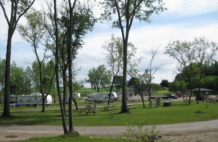 1650 Hoot Owl Dr, Dubuque, IA for sale - Primary Photo - Image 1 of 1