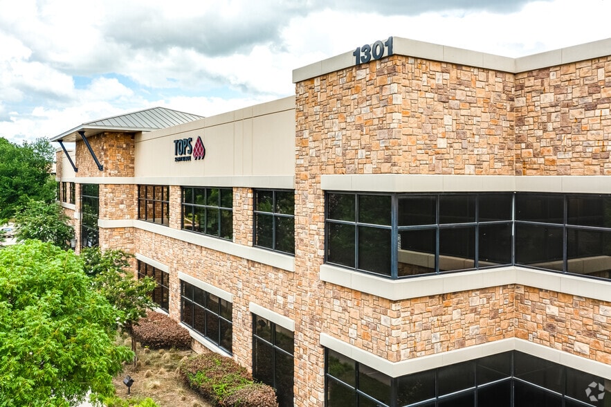 1301 Central Expy S, Allen, TX for lease - Building Photo - Image 2 of 9