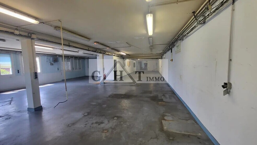 Industrial in Marcoussis for sale - Interior Photo - Image 1 of 13