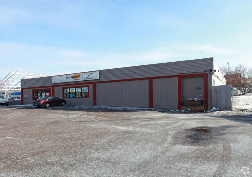 8001 Bass Lake Rd, New Hope, MN for lease - Primary Photo - Image 1 of 2