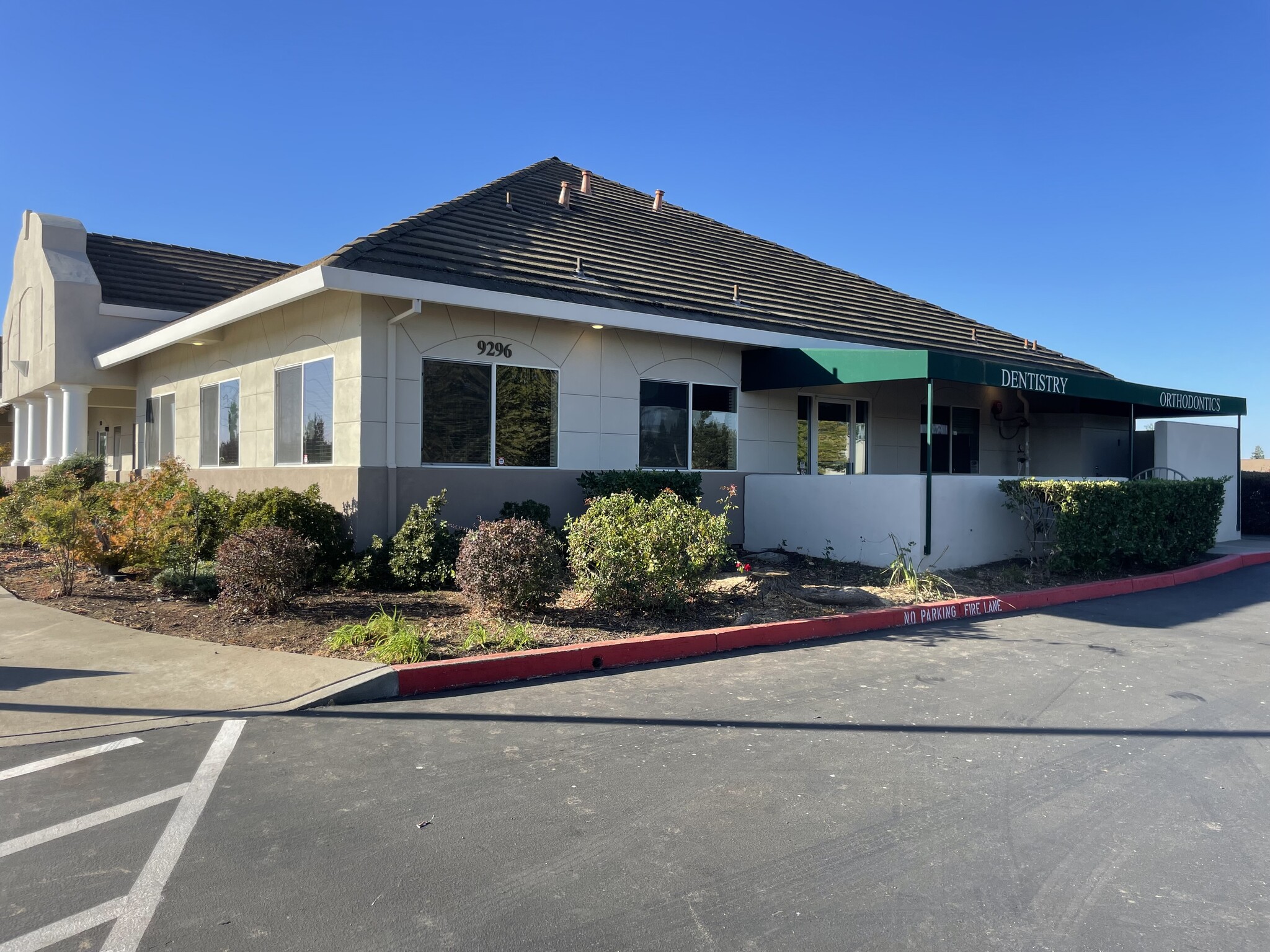 9296 Vintage Park Dr, Sacramento, CA for lease Building Photo- Image 1 of 8