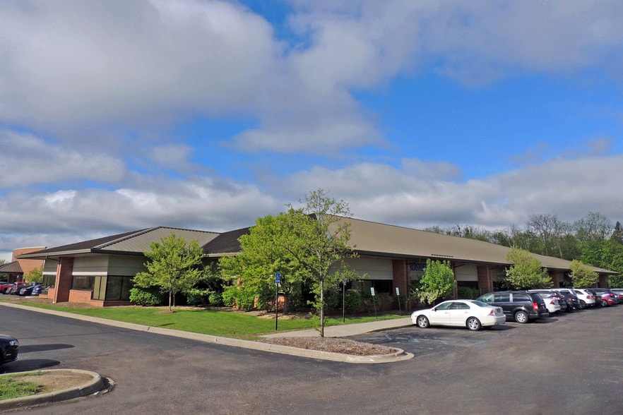 46321-46365 Five Mile Rd, Plymouth, MI for lease - Primary Photo - Image 1 of 1
