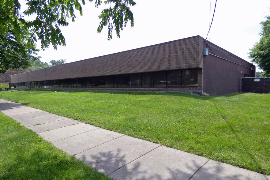 2144 E 11 Mile Rd, Warren, MI for sale - Building Photo - Image 1 of 1