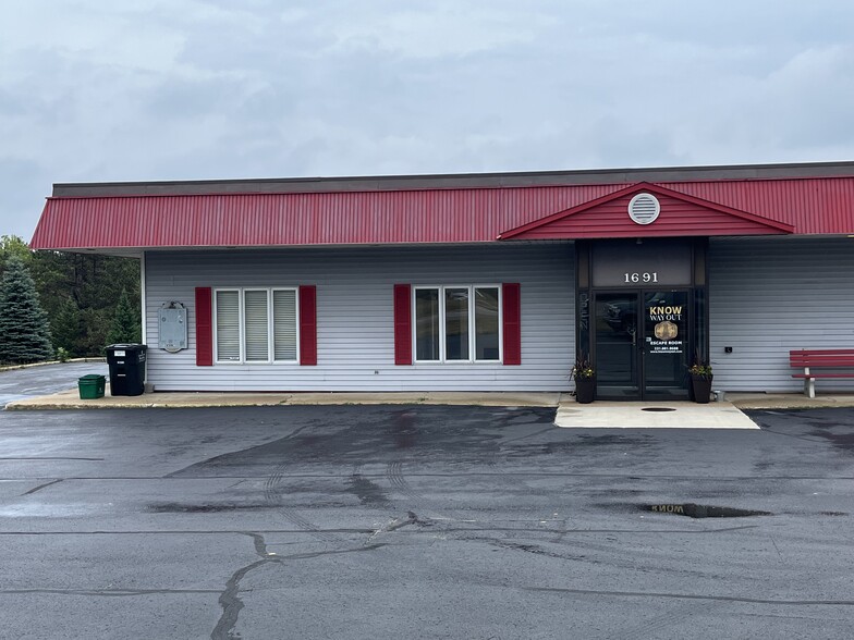 1691 S Us Highway 131, Petoskey, MI for lease - Building Photo - Image 1 of 9