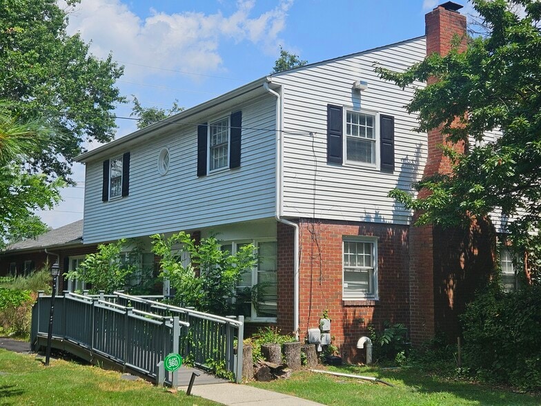 170 Scotch Rd, Ewing, NJ for sale - Primary Photo - Image 1 of 17