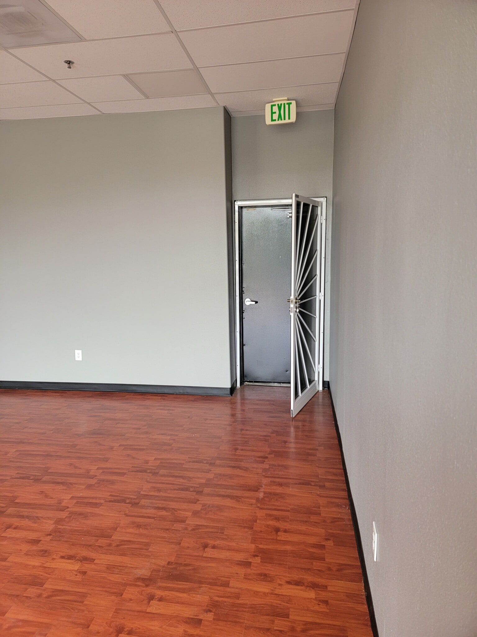 Sycamore Ave, Vista, CA for lease Interior Photo- Image 1 of 6