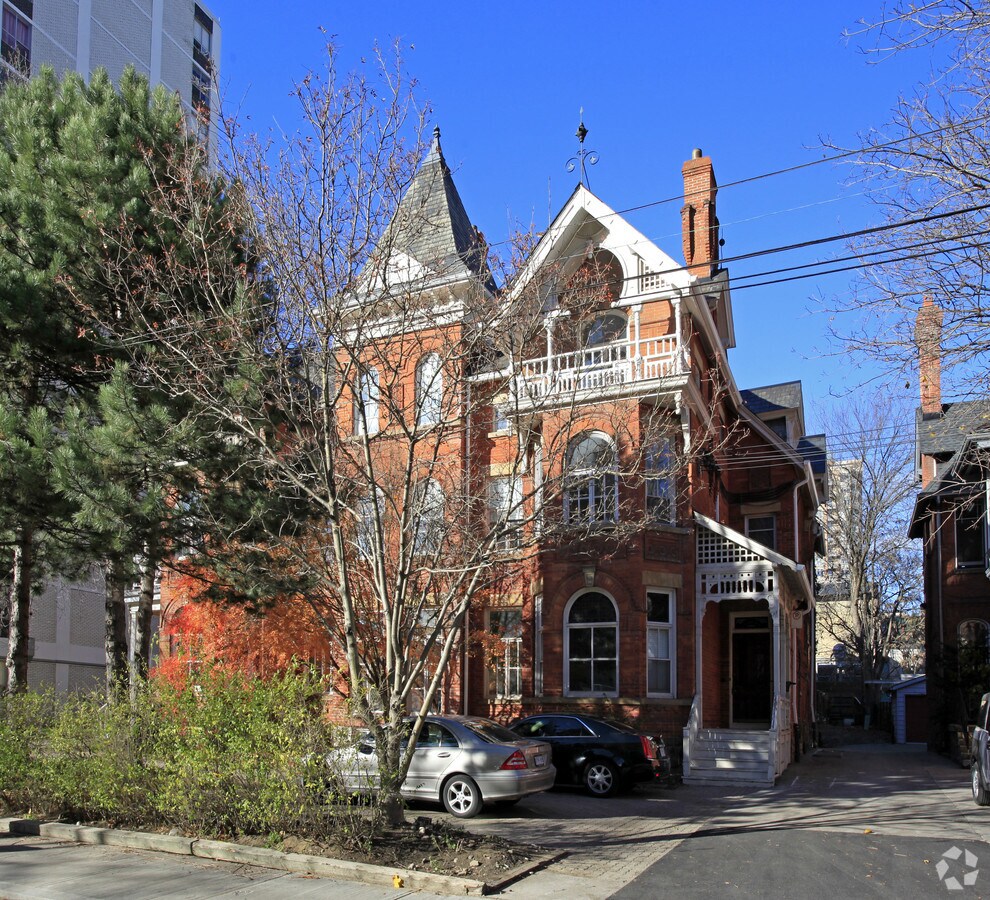 92 Isabella St, Toronto, ON M4Y 1N8