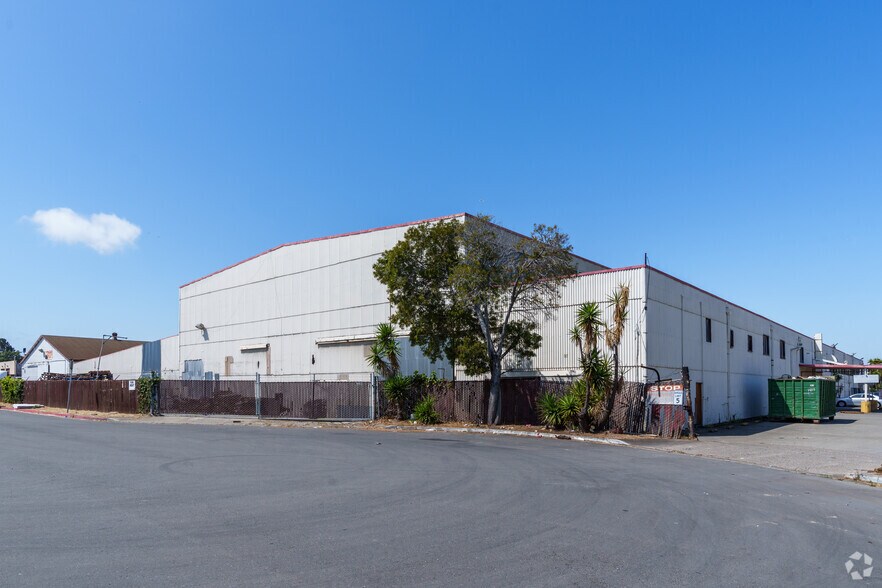 1730 Sabre St, Hayward, CA for lease - Building Photo - Image 2 of 28