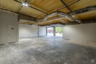 3340 N Beach St, Fort Worth, TX for lease Interior Photo- Image 2 of 4