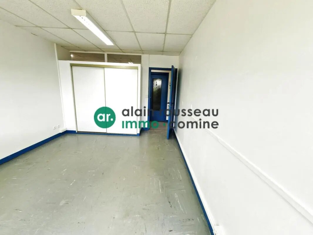 Office in Beaucouzé for lease Interior Photo- Image 1 of 6