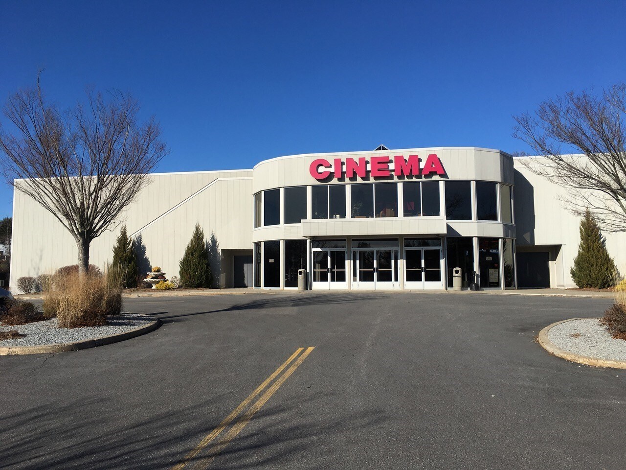 396 Old Hartford Rd, Colchester, CT 06415 Gallery Cinemas 19,754 SF