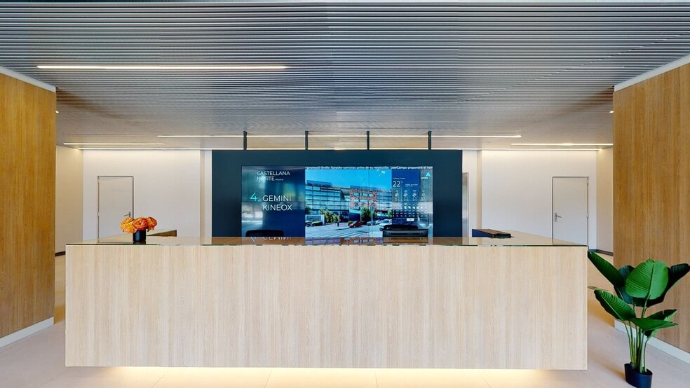 Calle de Isabel Colbrand, 22, Madrid, Madrid for lease - Matterport 3D Scan - Image 2 of 10