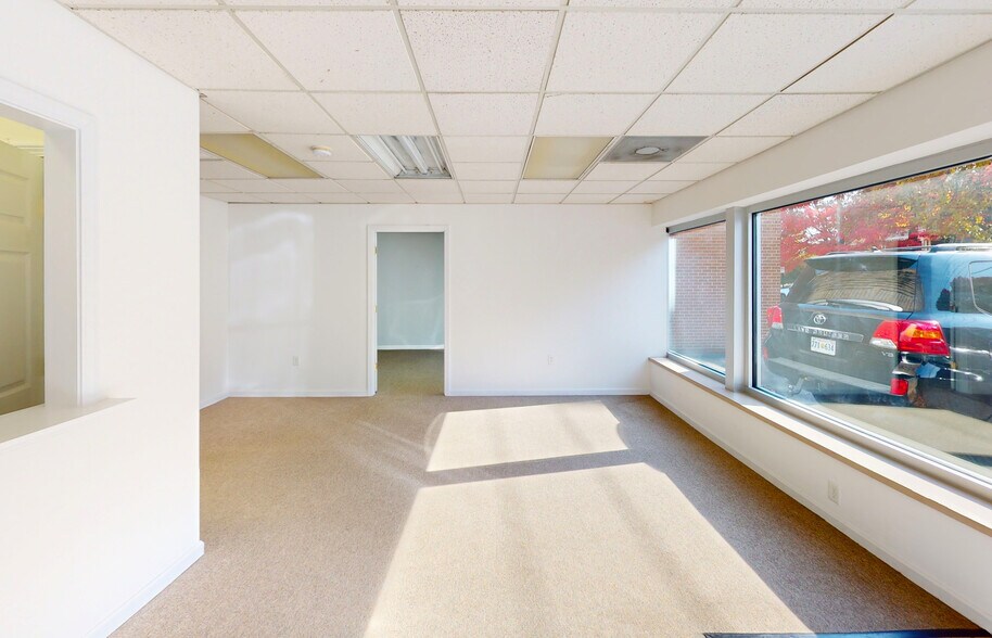 541 Campbell Ave SW, Roanoke, VA for lease - Interior Photo - Image 2 of 11