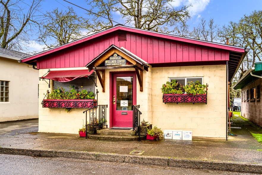 502 E Whiteaker Ave, Cottage Grove, OR for sale - Building Photo - Image 1 of 12
