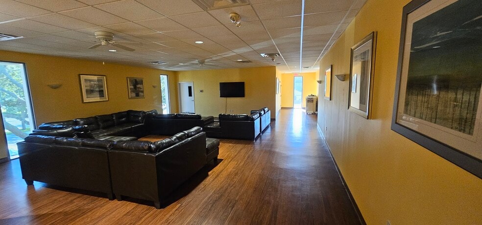 1620 Mason Ave, Daytona Beach, FL for lease - Building Photo - Image 2 of 12