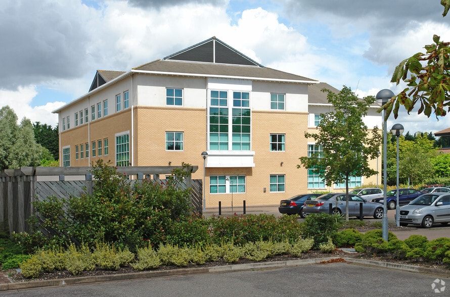 Harvest Crescent, Fleet for lease - Building Photo - Image 3 of 17