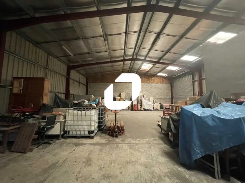 Office in Biganos for lease - Interior Photo - Image 1 of 5