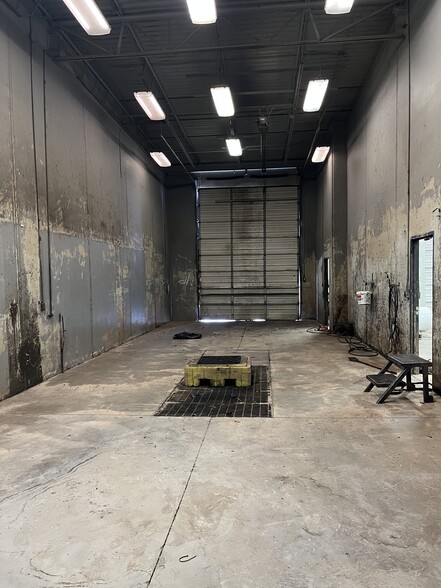 5300 SW 33rd St, Oklahoma City, OK for lease - Interior Photo - Image 3 of 10