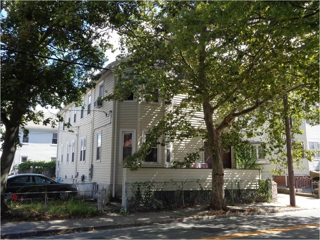 120 Main St, Warren, RI 02885