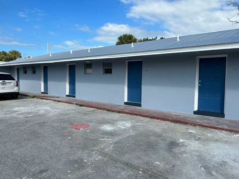 1923 Avenue D, Fort Pierce, FL for sale - Building Photo - Image 3 of 17