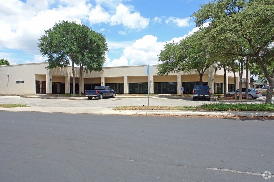 8001 Midcrown Dr, San Antonio, TX for sale - Primary Photo - Image 1 of 1