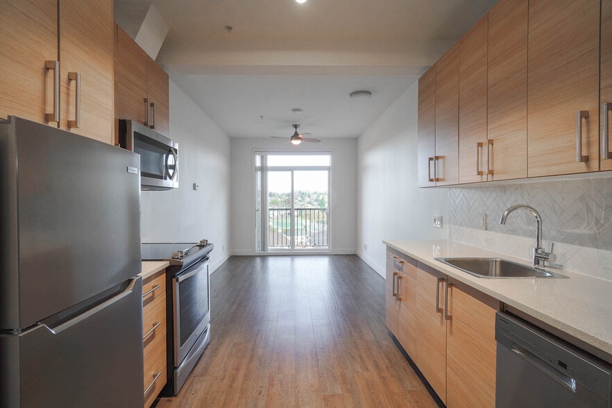 3185 Tillicum Rd, Victoria, BC for sale - Building Photo - Image 2 of 27