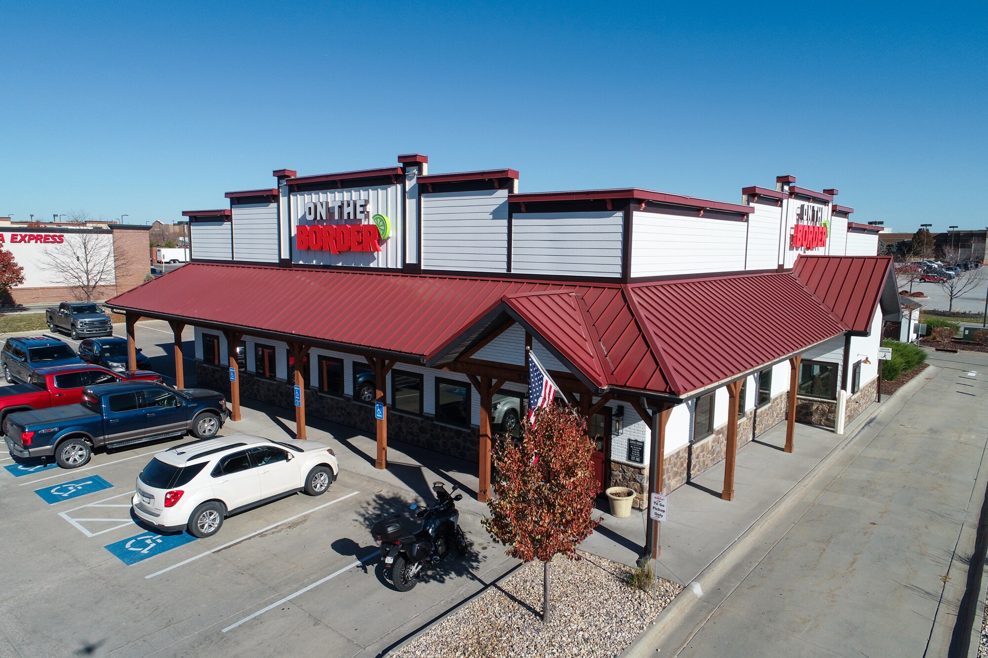 8810 S 71st Plz, Papillion, NE for lease Building Photo- Image 1 of 12