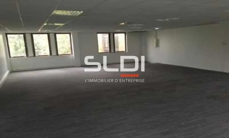 Office in Vénissieux for sale - Building Photo - Image 3 of 7