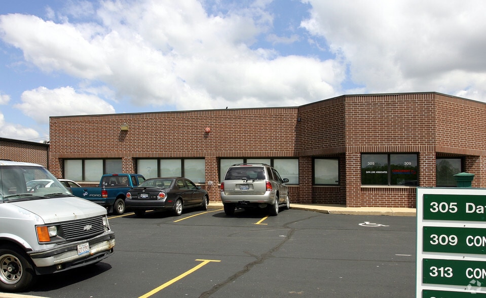 305-317 Oswalt Ave, Batavia, IL for lease - Building Photo - Image 2 of 5