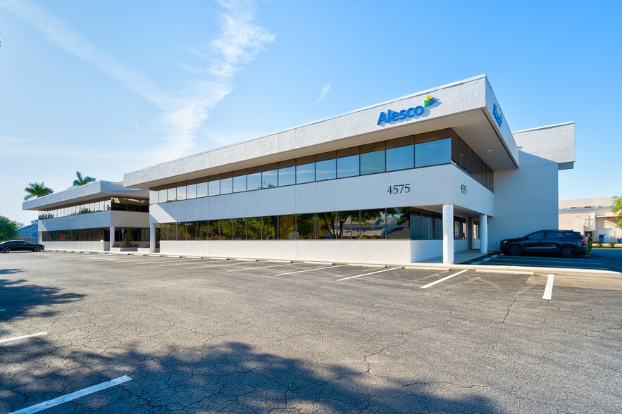 4575 Via Royale, Fort Myers, FL for sale - Building Photo - Image 3 of 22