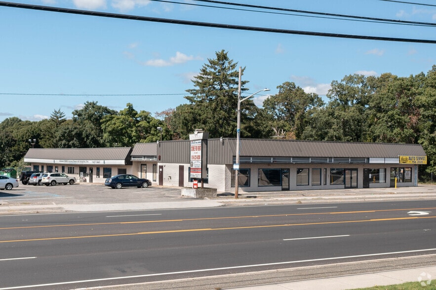 646 Route 112, Patchogue, NY for lease - Building Photo - Image 3 of 15