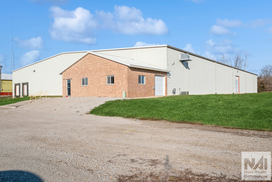 1613 W 1st St, Vinton, IA for lease - Building Photo - Image 3 of 6