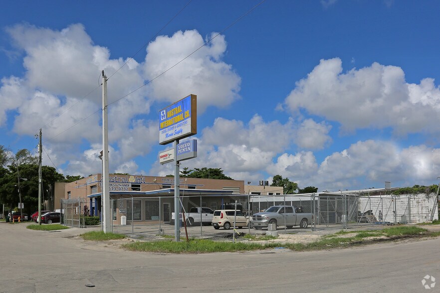 3200 NW South River Dr, Miami, FL for lease - Primary Photo - Image 1 of 9