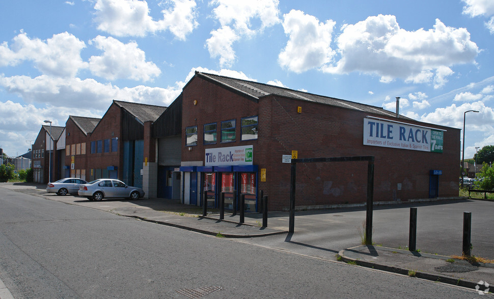 Low Mills Rd, Leeds for lease - Building Photo - Image 2 of 5